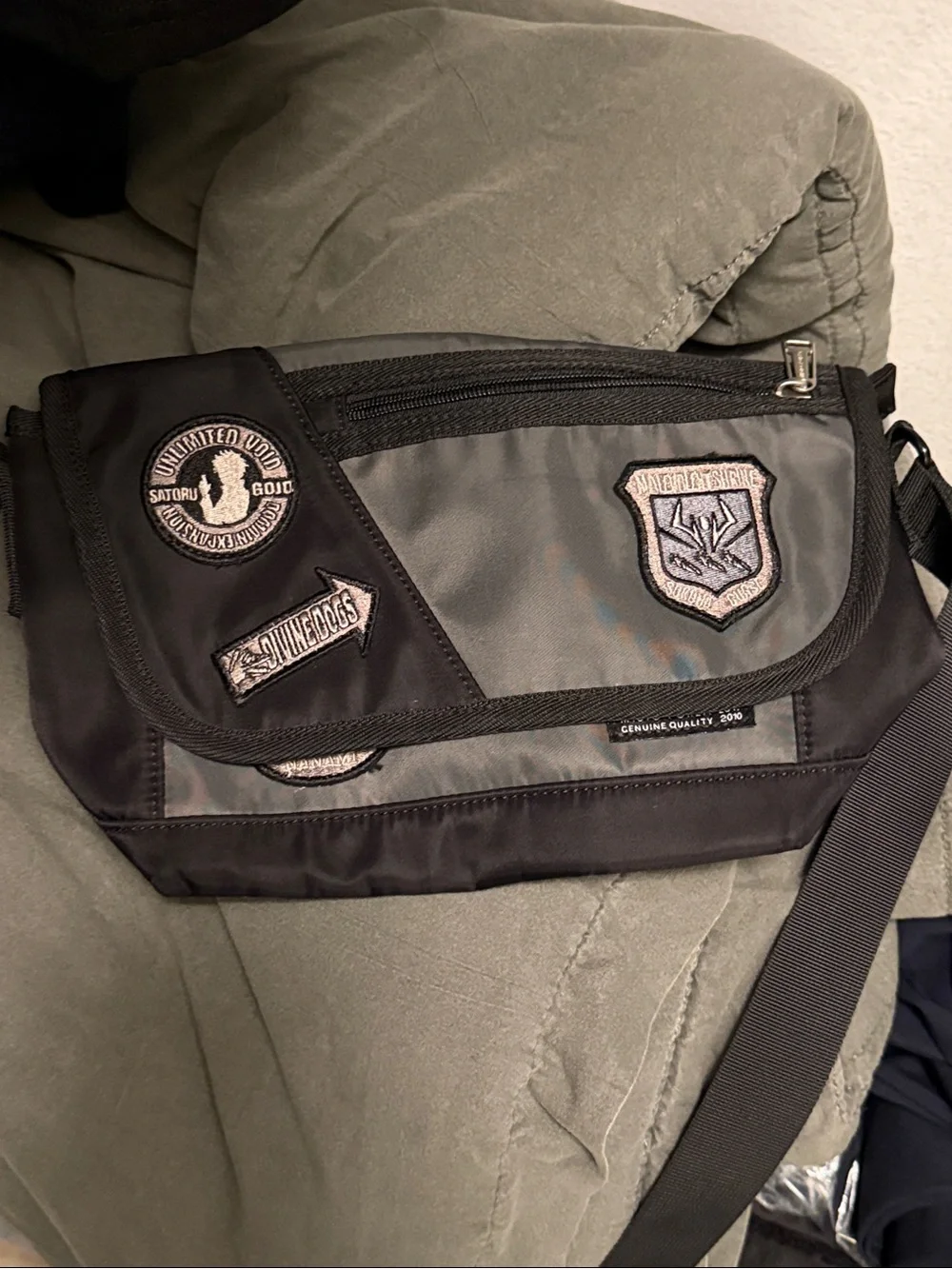 Jiujitsu kaisen Casual Black and Gray Men's Messenger Bag with Patch Details